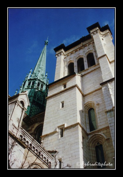 052 La tour Sud de la cathédrale St Pierre